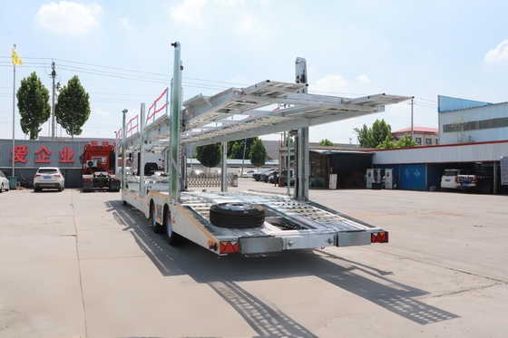 شاحنة نقل سيارات شبه مقطورة، تعليق هوائي، محور SAF، نظام فرامل مانعة للانغلاق (EBS)، ساق JOST، رفع لولبي، حاملة سيارات، هيكل كامل، نظام توجيه (HDG)